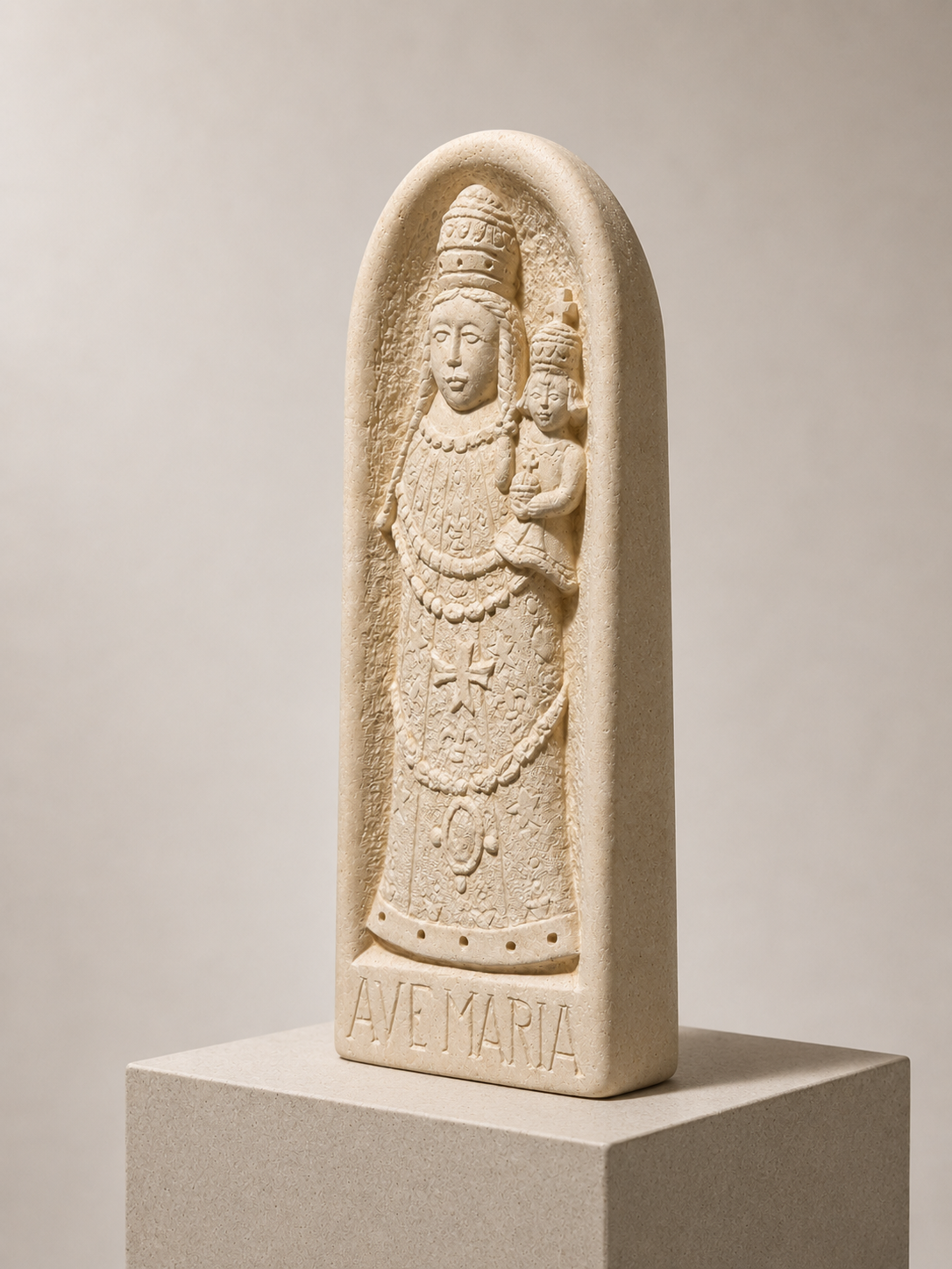 Madonna Lauretana in nicchia: vista destra